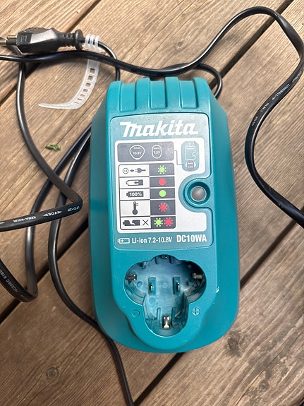Makita DC10WA laturi