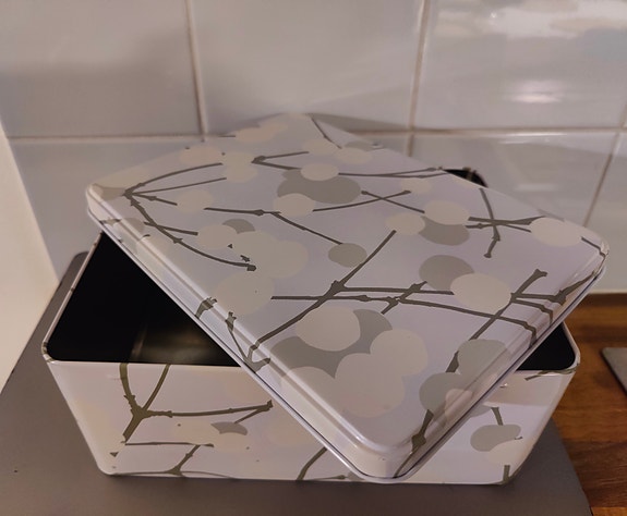 Marimekko Lumimarja peltirasia