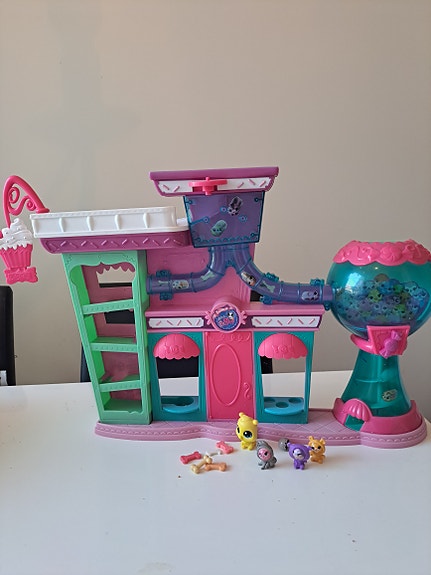 LPS Icecream shop