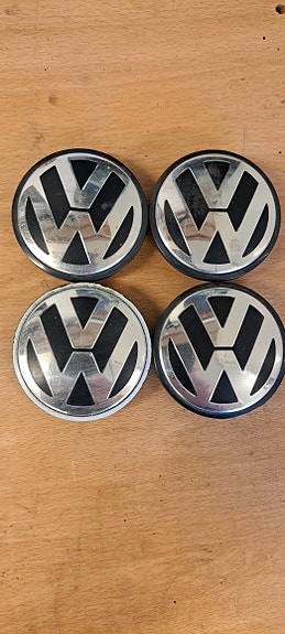 VW 90- alumiinivanteiden keskiöt