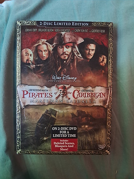 Pirates of the Caribbean Mustan helmen kirous 2-Disc Limited Edition DVD