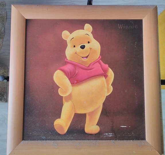 Nalle Puh taulu puukehyksellä