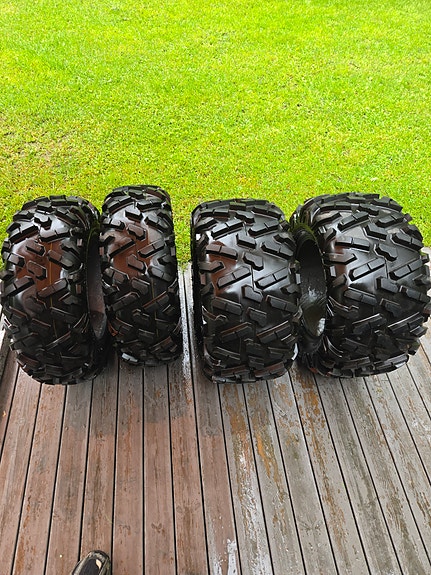 Mönkijän renkaat MAXXIS Bighorn 2.0 AT26x11x14 ja 26x9x14.
