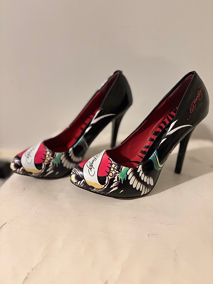 Ed Hardy korkokengät koko 39, musta kuviollinen tekonahka