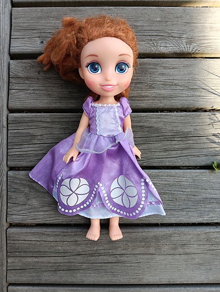 Disney nukke violetti mekko