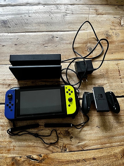 Nintendo Switch & tarvikkeet