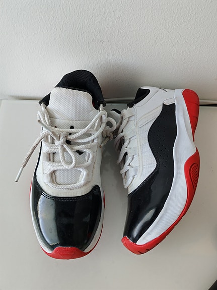 Air Jordan kengät koko 38