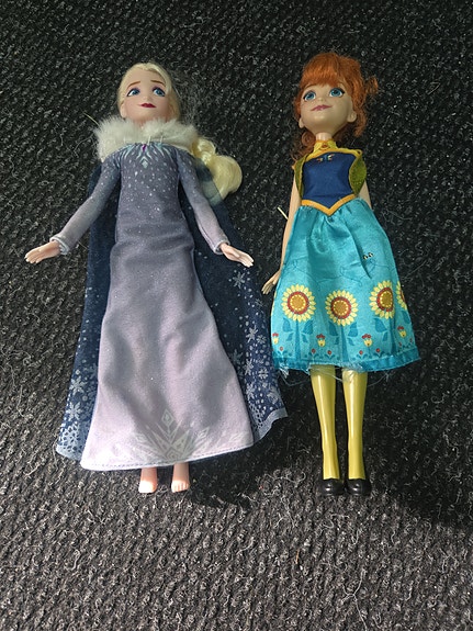 Disney Frozen Elsa ja Anna nuket