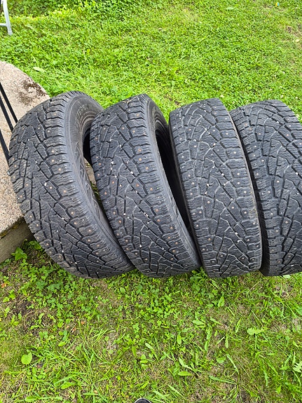Nastarenkaat 225/75r16