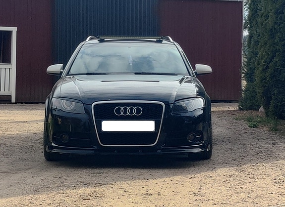 alkuperäinen Audi RS4 B7 -etusäleikkö