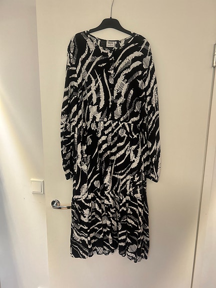 Ivana Helsinki Nordic Tricot mekko koko 44 musta kuosimekko