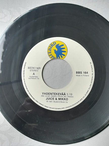 Juice & Mikko: Yhdentekevää/Viivy vielä hetki vinyyli single