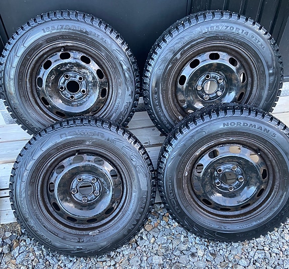Nokian Nordman 5 nastarenkaat vanteilla 185/70 R14