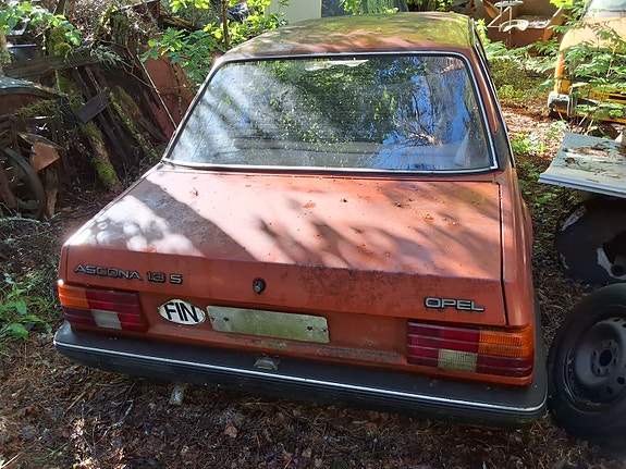 Opel ascona varaosia