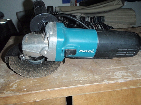 Kulmahiomakone makita