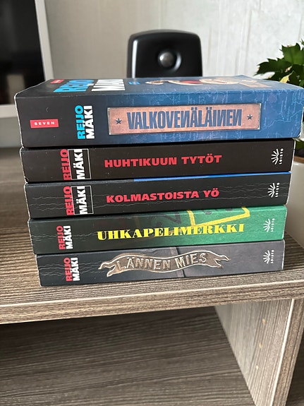 Reijo Mäki Vares -dekkaripaketti