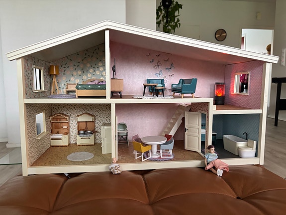 Lundby nukkekoti kalusteilla