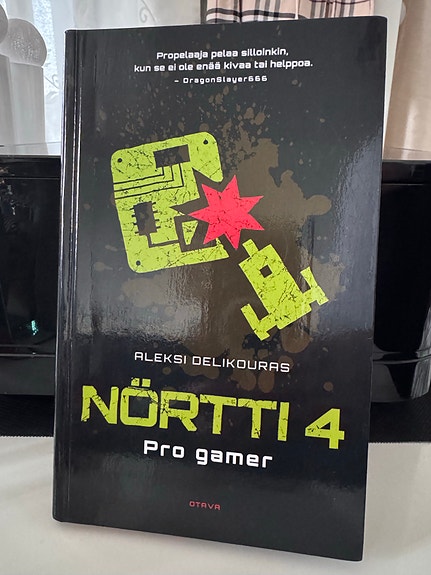 Aleksi Delikouras Nörtti 4 Pro gamer -kirja