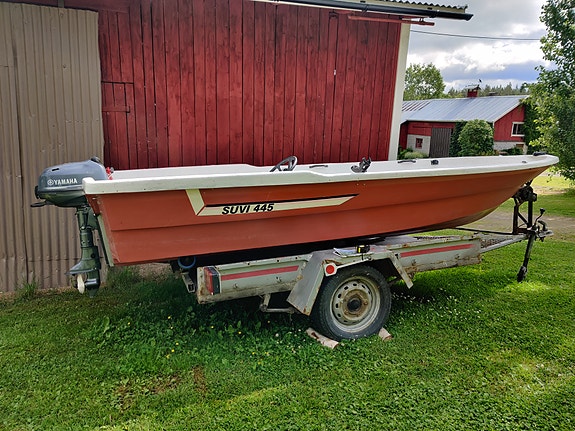 Suvi 445 + Yamaha 6hv + kärry