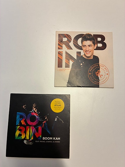 2 kpl Robin CD-levyjä