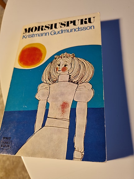 Morsiuspuku, romaani