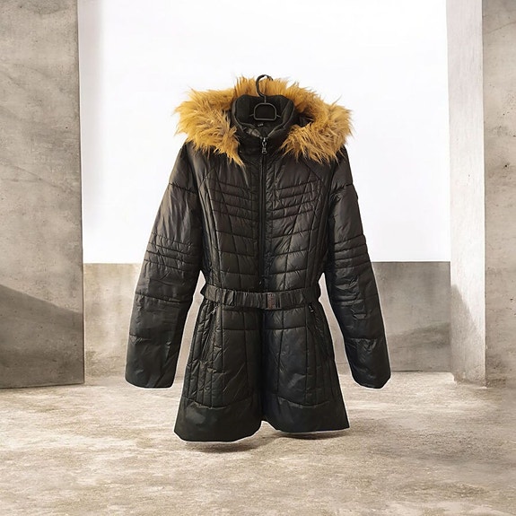✨ Guess Real Hooded Fake Fur – tyylikäs pitkä talvitakki ✨