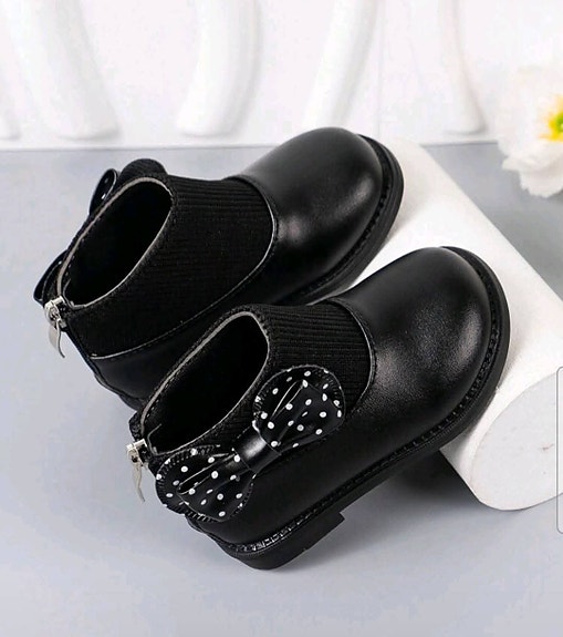 Girls boots with bow