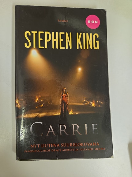 Stephen King Carrie pokkari suomeksi