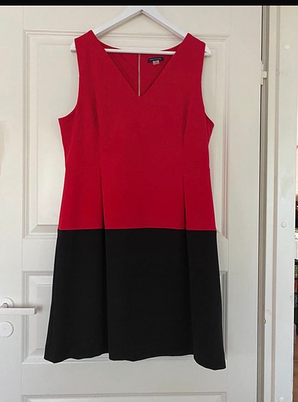 Tommy Hilfiger juhla- tai cocktailmekko koko 44 kirjava (punamusta)