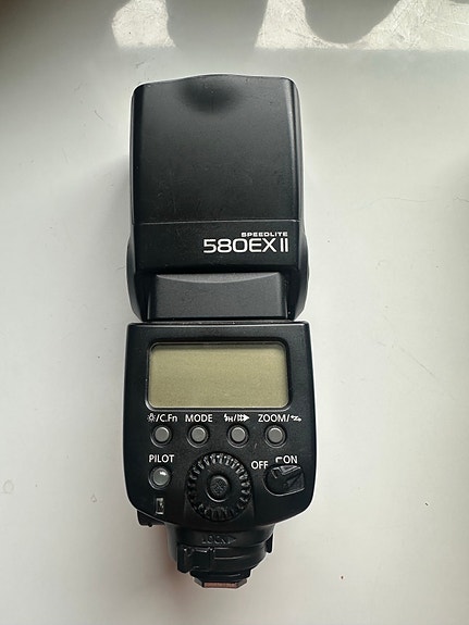 Canon Speedlite 580EX II kameran salama