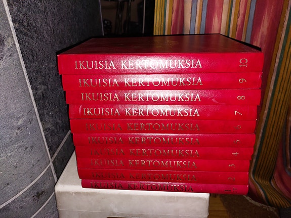 Ikuiset kertomukset 1-10 kirjat.