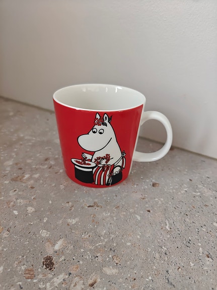 Muumimuki Muumimamma ja marjat