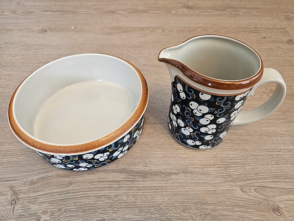 Arabia Taika astiasto: kaadin, uunivuoka ja 12 kpl lautasia (retro/vintage)