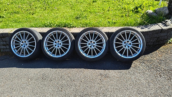 Alfa Romeo 18" vanteet kesärenkailla