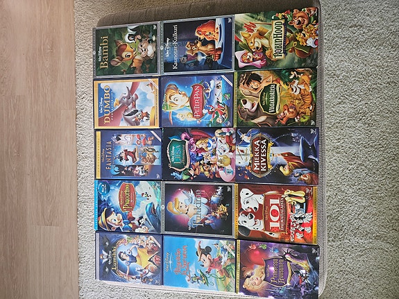 Disney lasten DVD-elokuvia iso erä