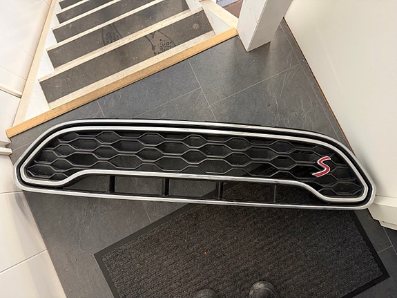 Mini Countryman F60 Grill / Etusäleikkö