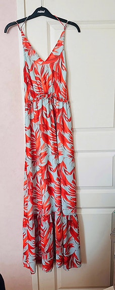 Pitkä mekko