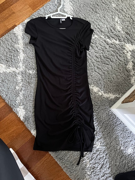 H&M musta juhlava mekko