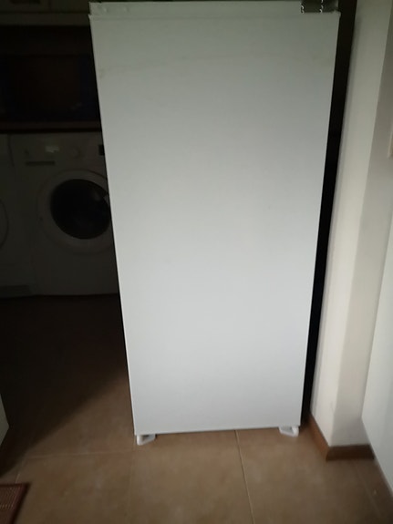 Korkea Candyn 50 cm leveä jääkaappi, valkoinen