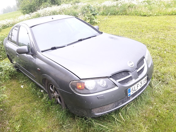 Nissan Almera 1,8 osaa jouten.