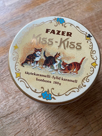 Fazer Kiss Kiss peltirasia