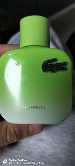 Lacoste hajuvesi 1/4 käytetty 3/4 jäljellä