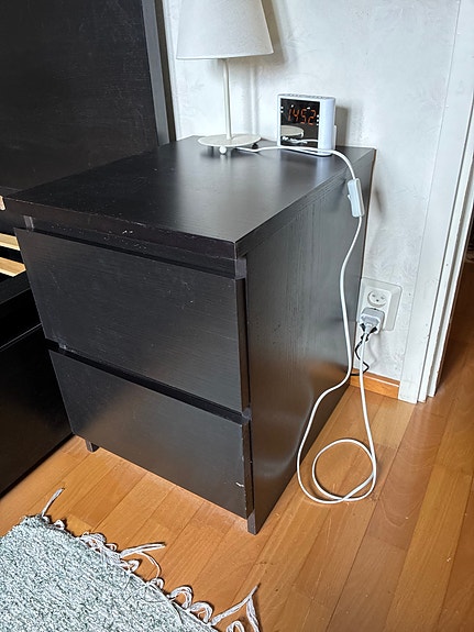 Ikea MALM yöpöytä 2 kpl musta