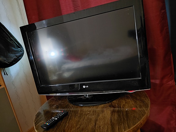 LG taulutelevisio kaukosäätimellä