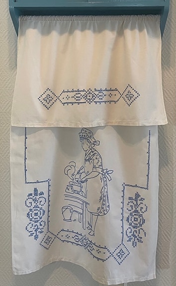 Vanha seinäkaapin suojaliina