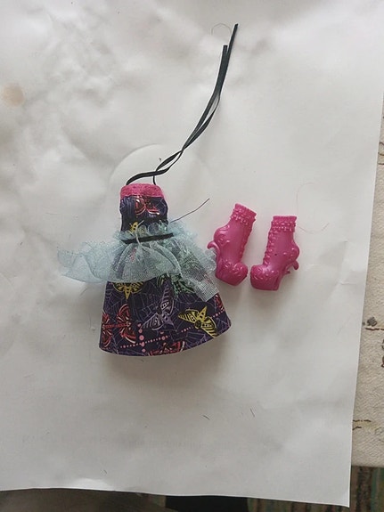 Monster High Twyla Garden Ghouls Black Moth mekko ja kengät