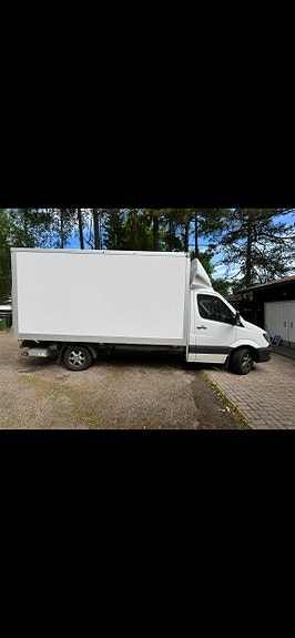 Vuokrataan iso pakettiauto B -kortilla ajettava