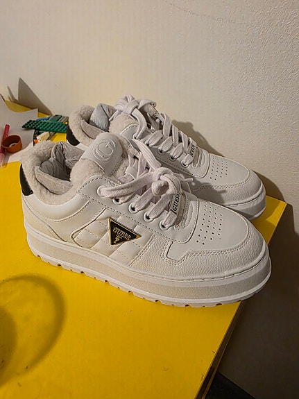 Guess syys/talvitennarit 38