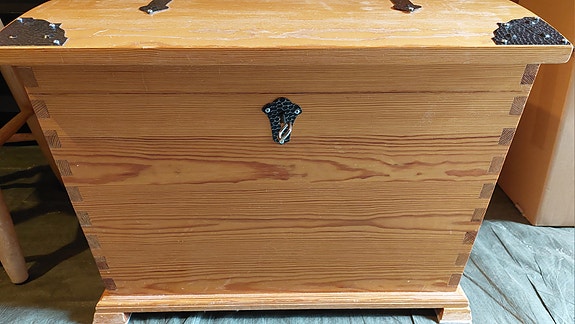 Puinen arkku