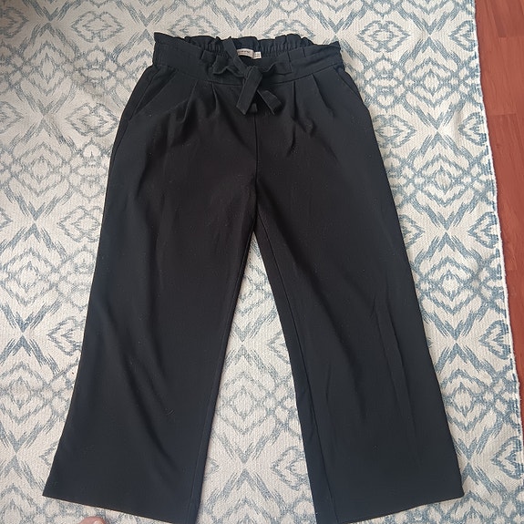 38 leveät housut